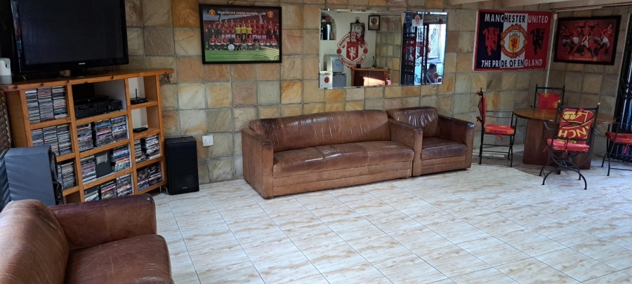 5 Bedroom Property for Sale in Lansdowne Western Cape